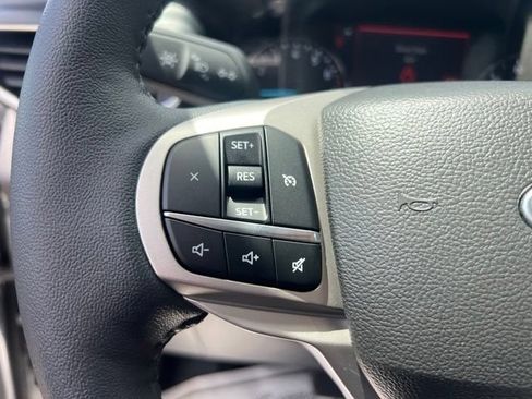 Certified 2023 Ford Explorer XLT w/ Equipment Group 202A AWD/4WD image 9