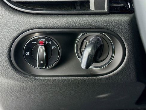 Certified 2025 Porsche Macan image 14