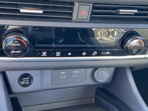 Used 2024 Nissan Rogue SV image 14