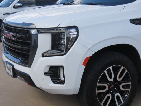 Used 2024 GMC Yukon AT4 w/ AT4 Premium Package AWD/4WD image 3