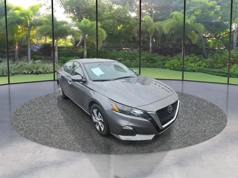 Used 2022 Nissan Altima 2.5 S FWD image 3