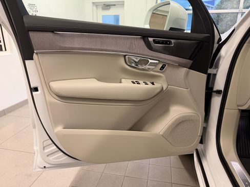 New 2026 Volvo XC90 B6 Ultra w/ Protection Package AWD/4WD image 14