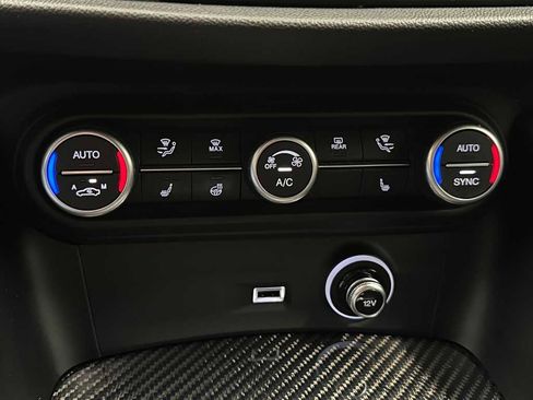 Used 2023 Alfa Romeo Stelvio Estrema image 31