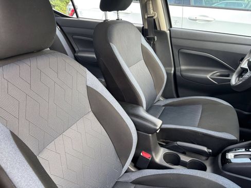 Used 2025 Nissan Versa SV FWD image 34