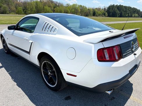 Used 2010 Ford Mustang GT Premium RWD image 11