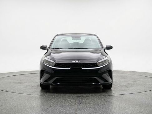 Used 2024 Kia Forte LXS image 2