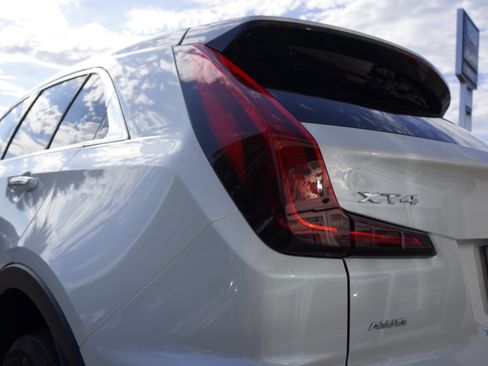 Used 2024 Cadillac XT4 Premium Luxury image 20