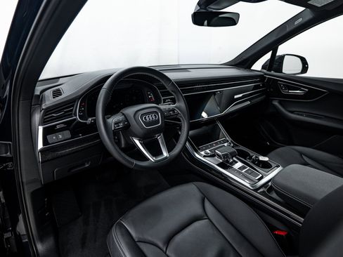 Certified 2025 Audi Q7 2.0T Premium w/ Convenience Plus Package AWD/4WD image 9