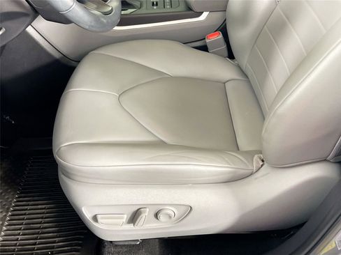 Used 2022 Toyota Highlander XLE image 19