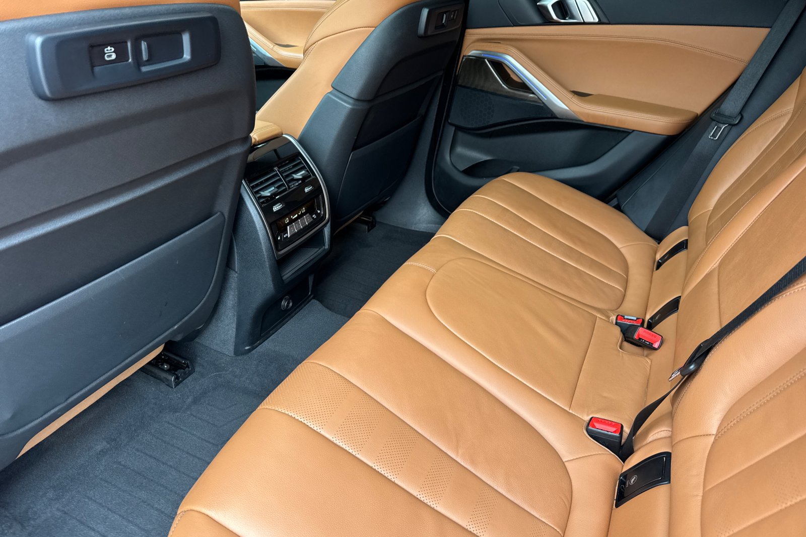 Used 2022 BMW X6 xDrive40i AWD/4WD image 14