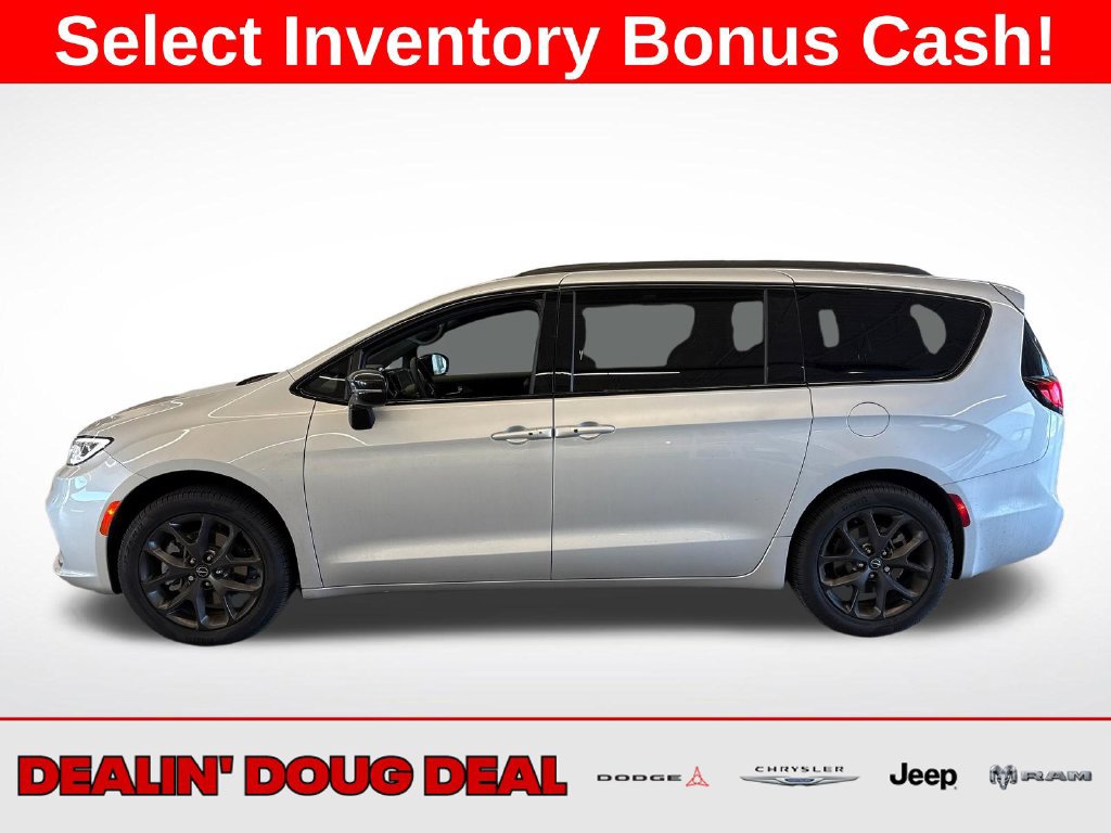 New 2026 Chrysler Pacifica Select w/ S Appearance Package AWD/4WD image 2