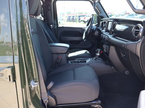 Used 2022 Jeep Gladiator Sport AWD/4WD image 12