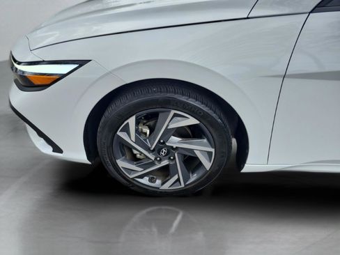 Certified 2025 Hyundai Elantra Sport FWD image 30