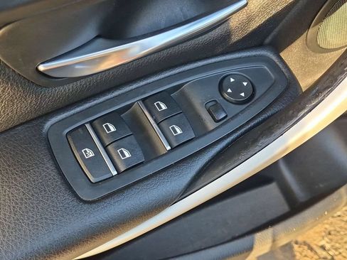 Used 2017 BMW 320i Sedan RWD image 11