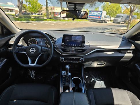 Used 2024 Nissan Altima 2.5 SV image 19