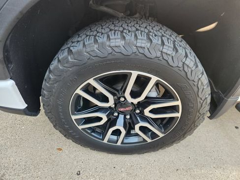 Used 2022 GMC Sierra 1500 AT4 w/ AT4 Premium Package AWD/4WD image 8