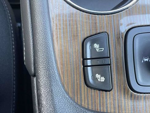 Used 2022 GMC Acadia SLE w/ Driver Convenience Package FWD image 27