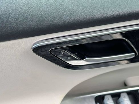 Used 2024 Mercedes-Benz C 300 4MATIC Sedan image 17