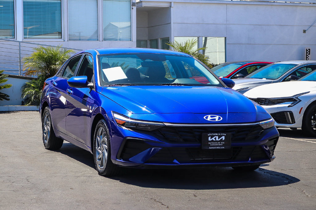 Used 2024 Hyundai Elantra SEL FWD image 3
