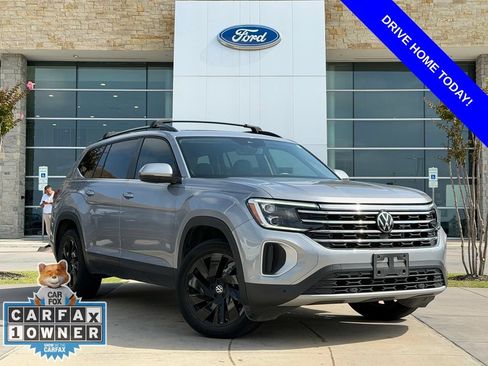 Used 2024 Volkswagen Atlas SE w/ Panoramic Sunroof Package FWD image 1