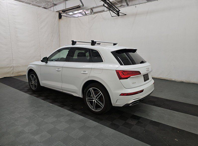 Used 2022 Audi Q5 e Premium w/ Convenience Package AWD/4WD image 3