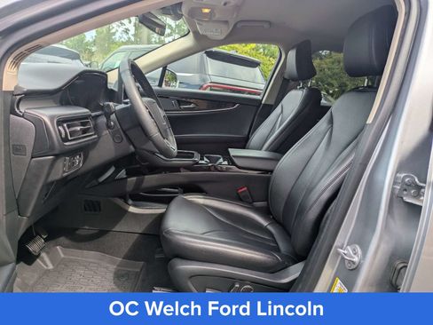 Certified 2022 Lincoln Nautilus FWD w/ Premium Package image 12