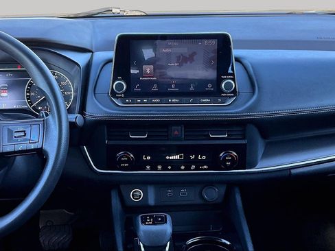 Used 2023 Nissan Rogue SV image 6