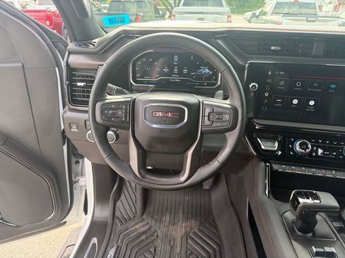 Used 2025 GMC Sierra 1500 AT4 w/ AT4 Premium Package AWD/4WD image 15