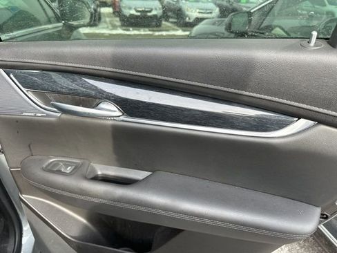 Certified 2023 Cadillac XT5 Premium Luxury image 9