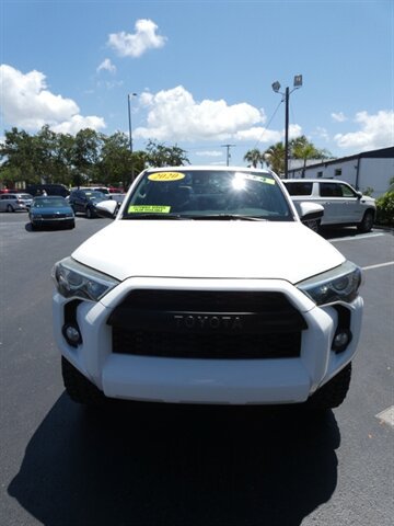 Used 2020 Toyota 4Runner SR5 AWD/4WD image 5