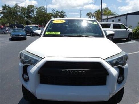 Used 2020 Toyota 4Runner SR5 AWD/4WD image 5