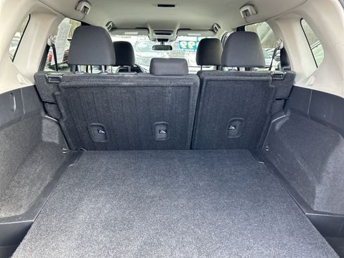 Used 2025 Nissan Rogue SV image 9