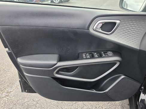 Used 2024 Kia Soul LX w/ Option Group 015 FWD image 15