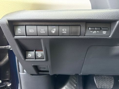 Used 2026 Toyota Sienna Platinum AWD/4WD image 13