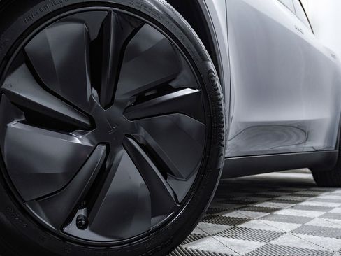 Used 2026 Tesla Model Y Long Range image 5