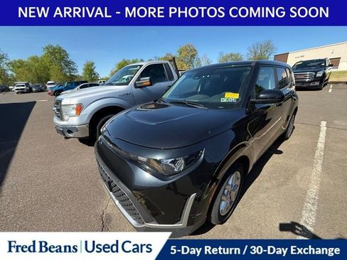 Used 2023 Kia Soul LX w/ LX Technology Package FWD image 13