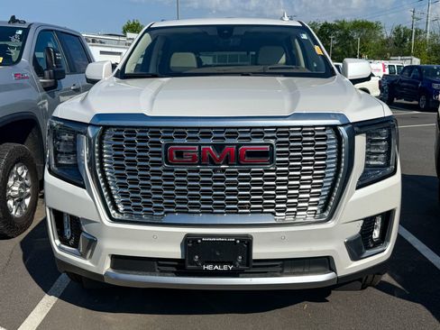 Used 2021 GMC Yukon Denali w/ Denali Premium Package AWD/4WD image 2