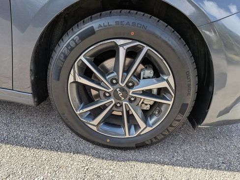 Certified 2024 Kia Forte LXS FWD image 11