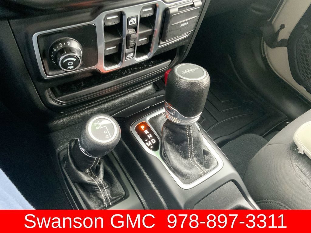 Used 2022 Jeep Gladiator Overland AWD/4WD image 17