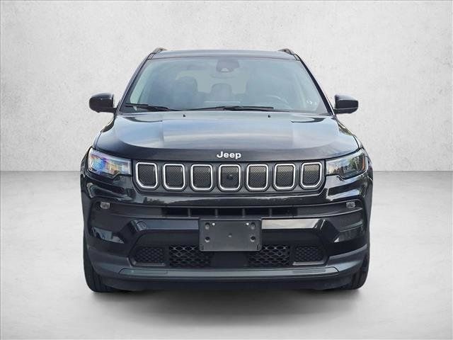 Used 2022 Jeep Compass Latitude w/ Sun and Sound Group AWD/4WD image 2