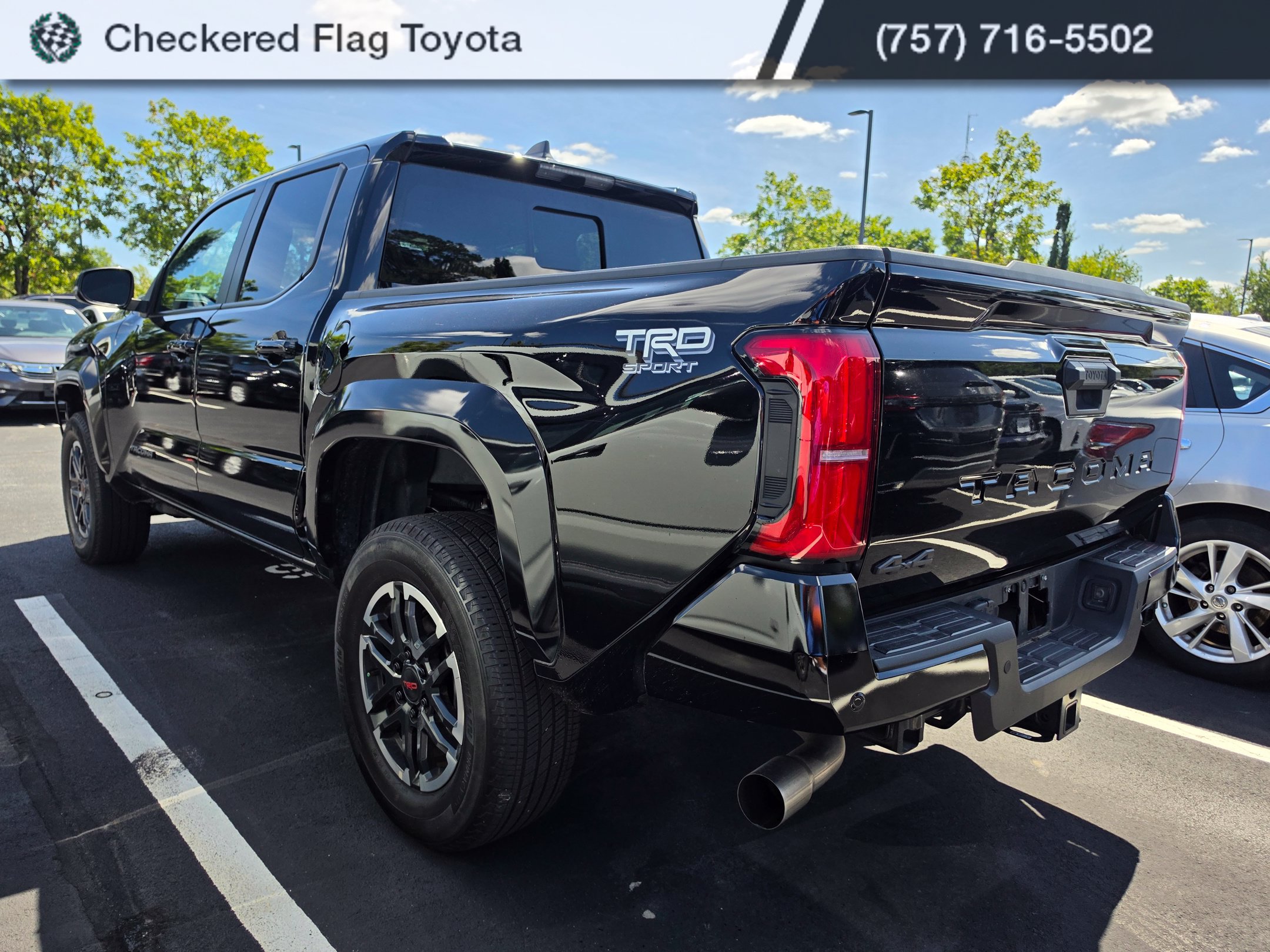 Used 2024 Toyota Tacoma TRD Sport w/ TRD Sport Upgrade Package AWD/4WD image 4