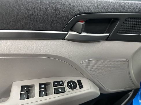 Used 2017 Hyundai Elantra SE FWD image 18