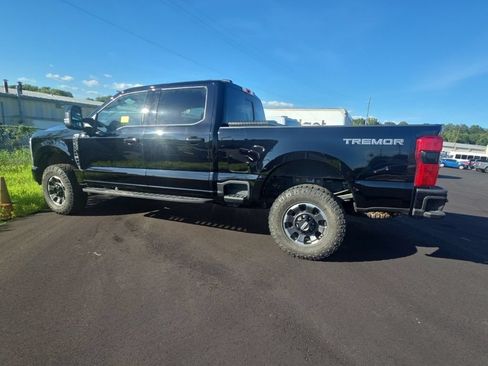 Used 2024 Ford F250 Lariat w/ Tremor Off-Road Package AWD/4WD image 3
