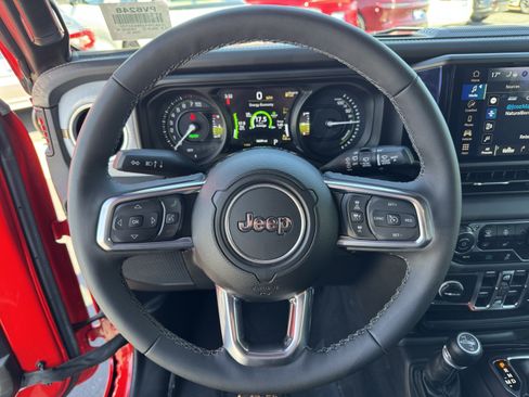 Used 2025 Jeep Wrangler Unlimited Sahara w/ Safety Group AWD/4WD image 19