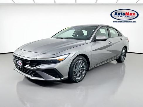 Used 2024 Hyundai Elantra SEL FWD image 4