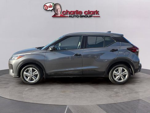 Used 2021 Nissan Kicks S FWD image 3