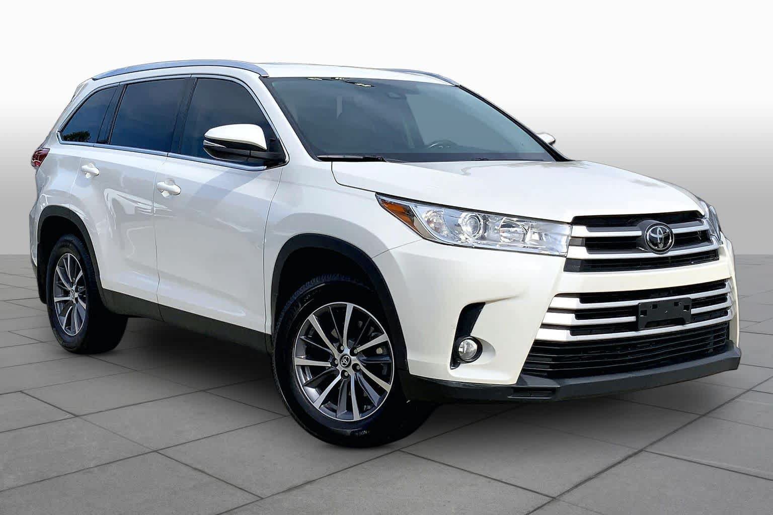 Used 2019 Toyota Highlander XLE AWD/4WD image 3