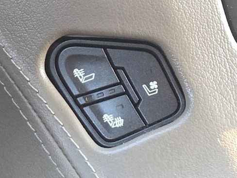 Used 2017 GMC Yukon XL SLT w/ Open Road Package image 8