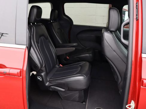 Used 2025 Chrysler Pacifica Select FWD image 7