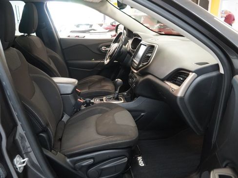 Used 2016 Jeep Cherokee Latitude w/ Comfort/Convenience Group AWD/4WD image 37
